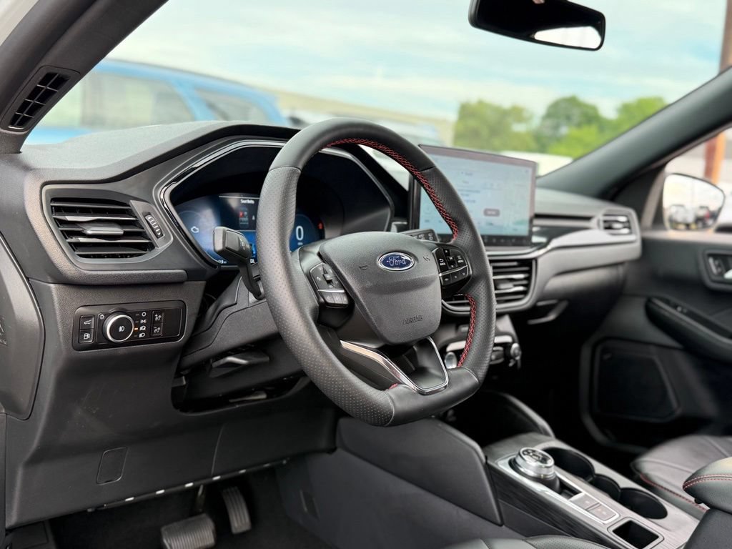 Certified 2025 Ford Escape ST-Line Elite w/ Premium Technology Package AWD/4WD image 11