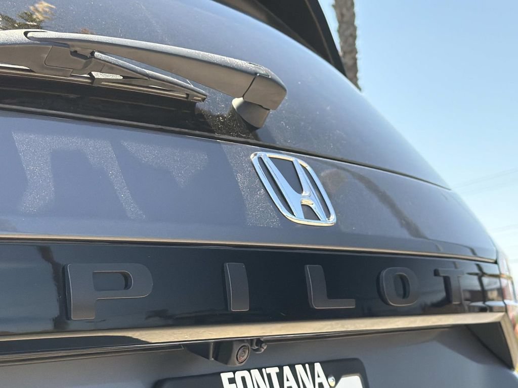 Used 2025 Honda Pilot EX-L image 9