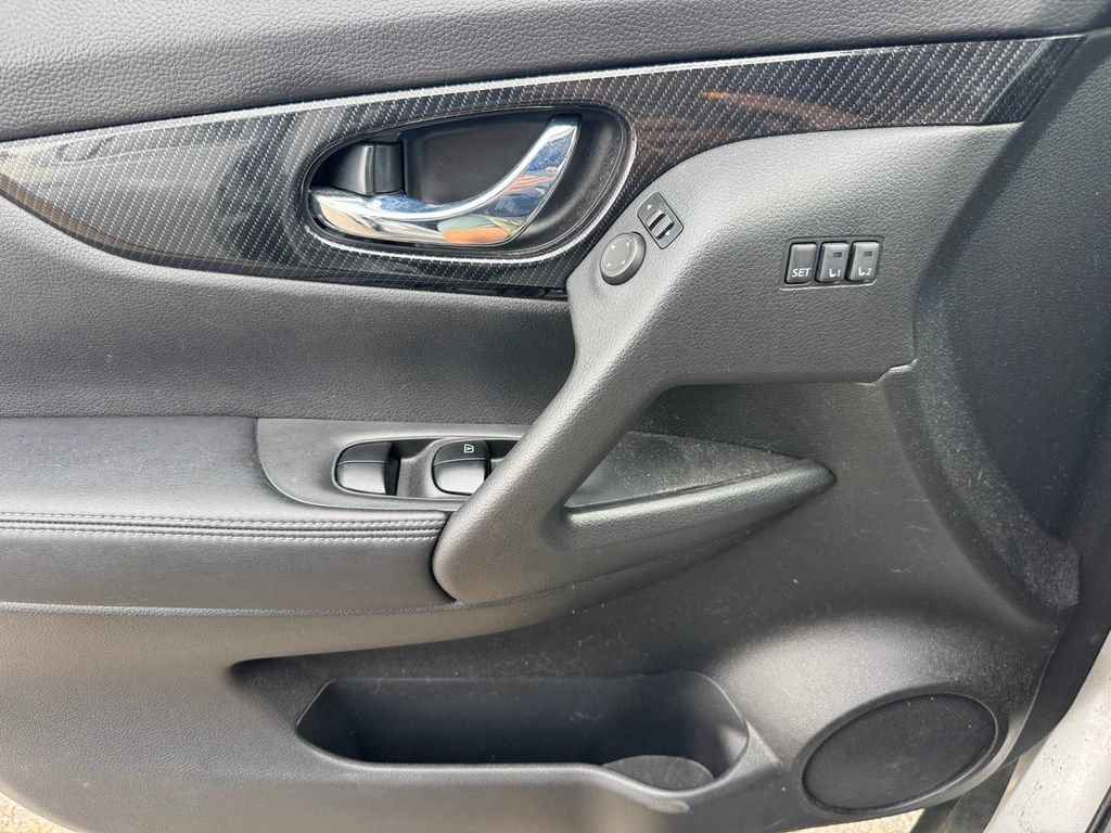Used 2018 Nissan Rogue SL w/ Premium Package AWD/4WD image 19