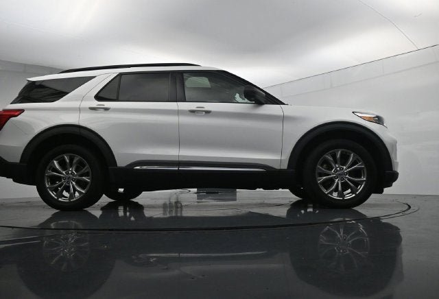 Certified 2021 Ford Explorer XLT w/ Equipment Group 202A AWD/4WD image 34