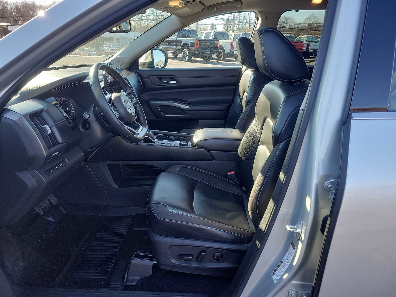 Used 2022 Nissan Pathfinder SL w/ SL Premium Package image 15