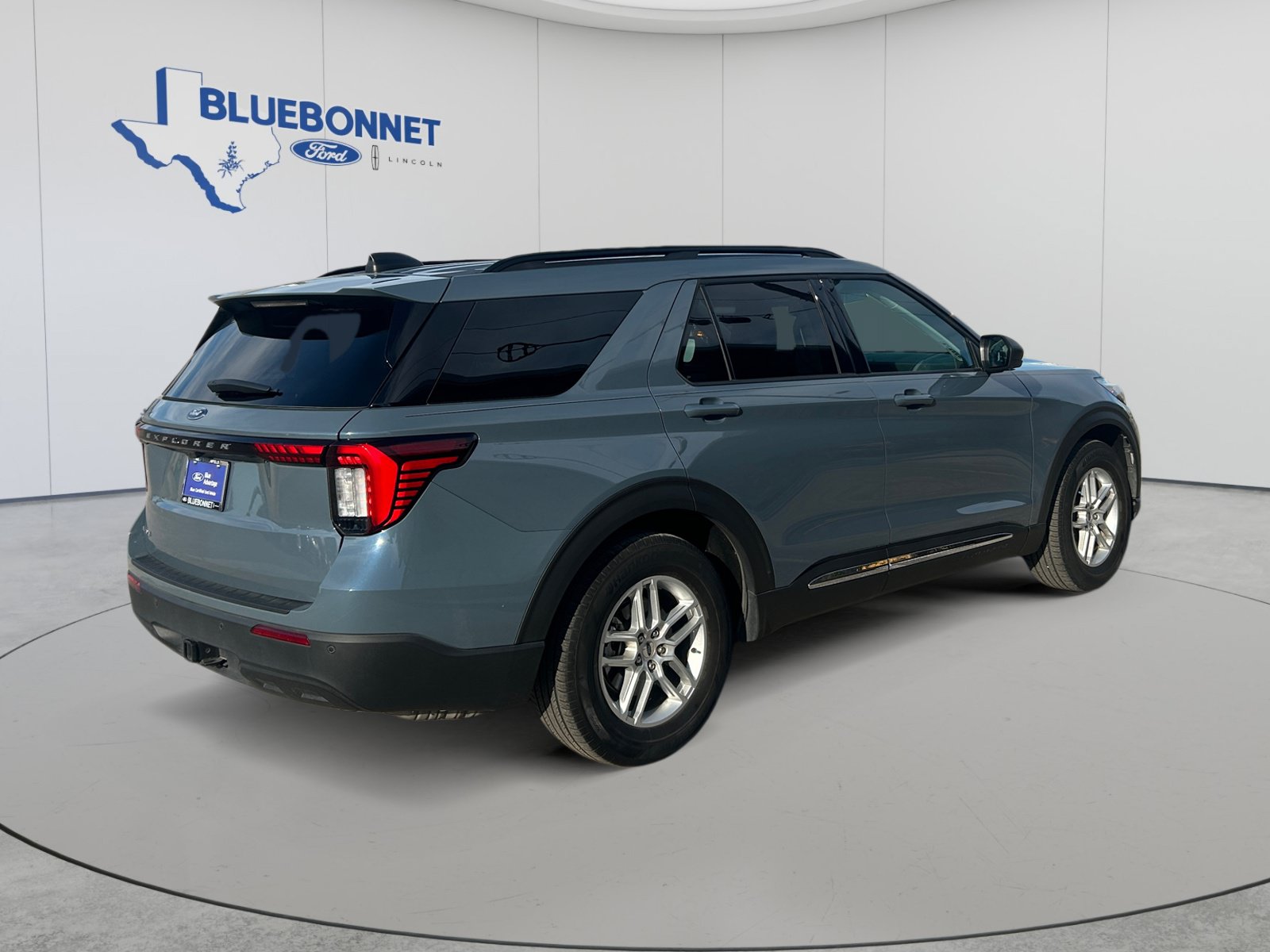 Certified 2025 Ford Explorer Active RWD image 5