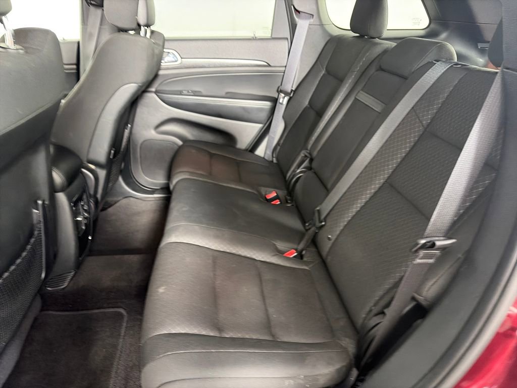 Used 2018 Jeep Grand Cherokee Laredo AWD/4WD image 13