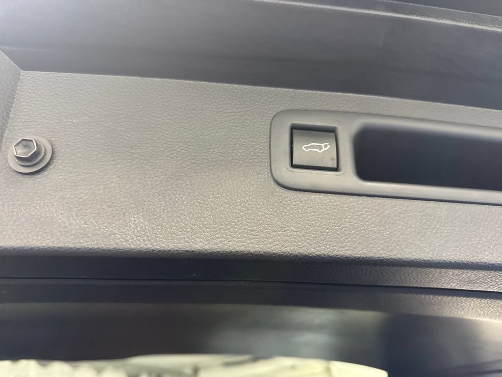 Used 2023 Toyota Highlander XLE AWD/4WD image 35