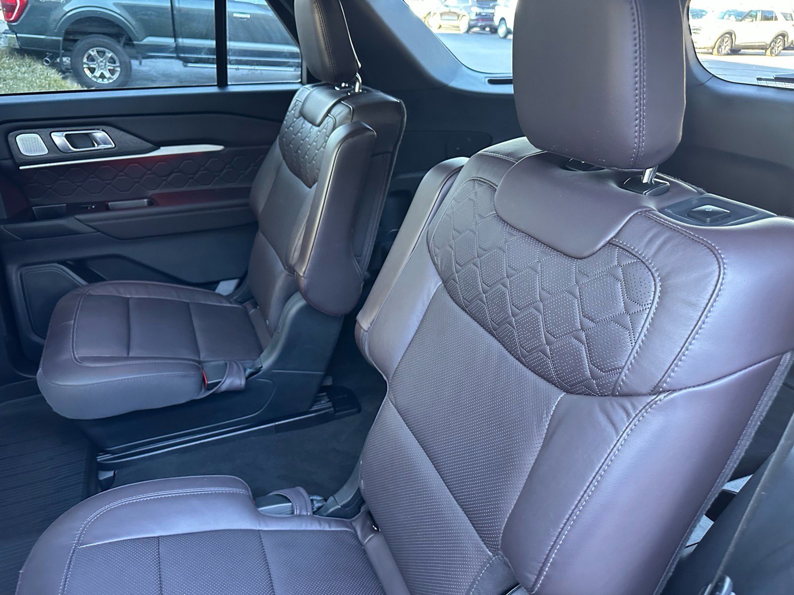Certified 2025 Ford Explorer Platinum w/ LUX Leather Package image 26