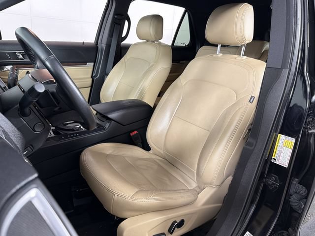 Certified 2017 Ford Explorer Limited FWD image 12