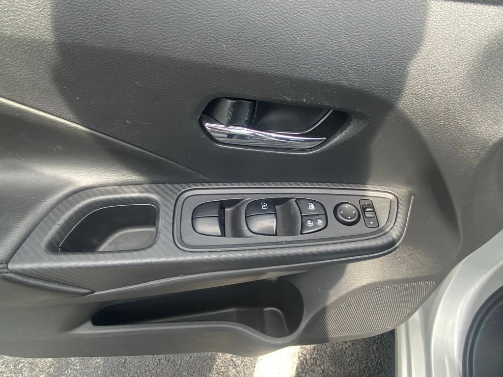 Used 2020 Nissan Versa SV FWD image 11