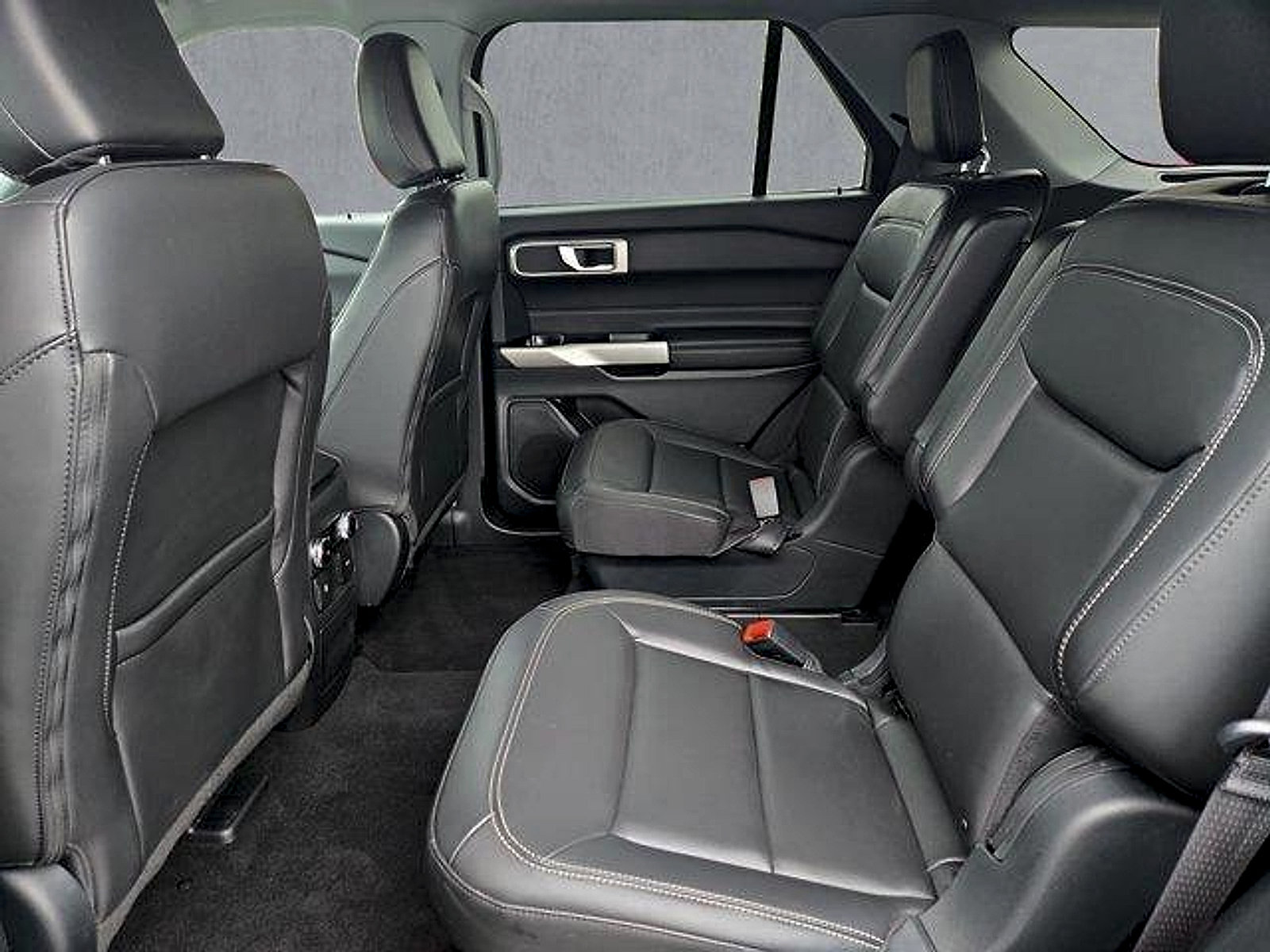 Certified 2023 Ford Explorer XLT w/ Equipment Group 202A AWD/4WD image 23