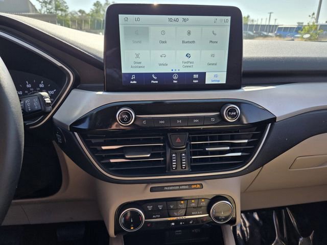 Certified 2022 Ford Escape SE w/ SE Sport Appearance Package image 24