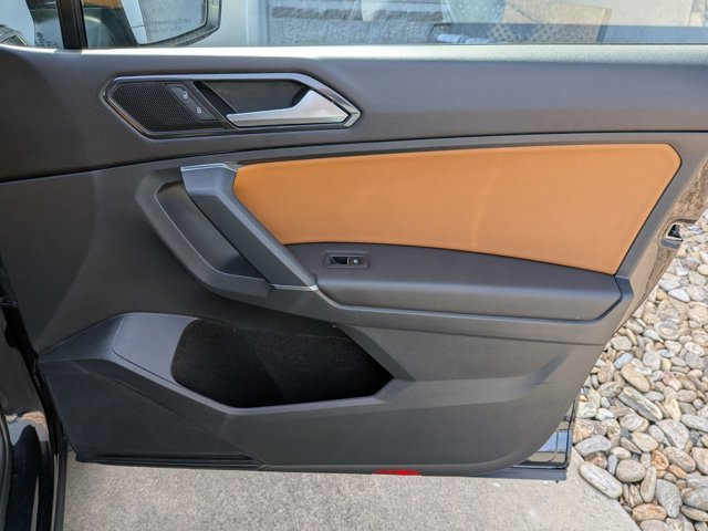 Used 2018 Volkswagen Tiguan SEL w/ R-Line Package image 36