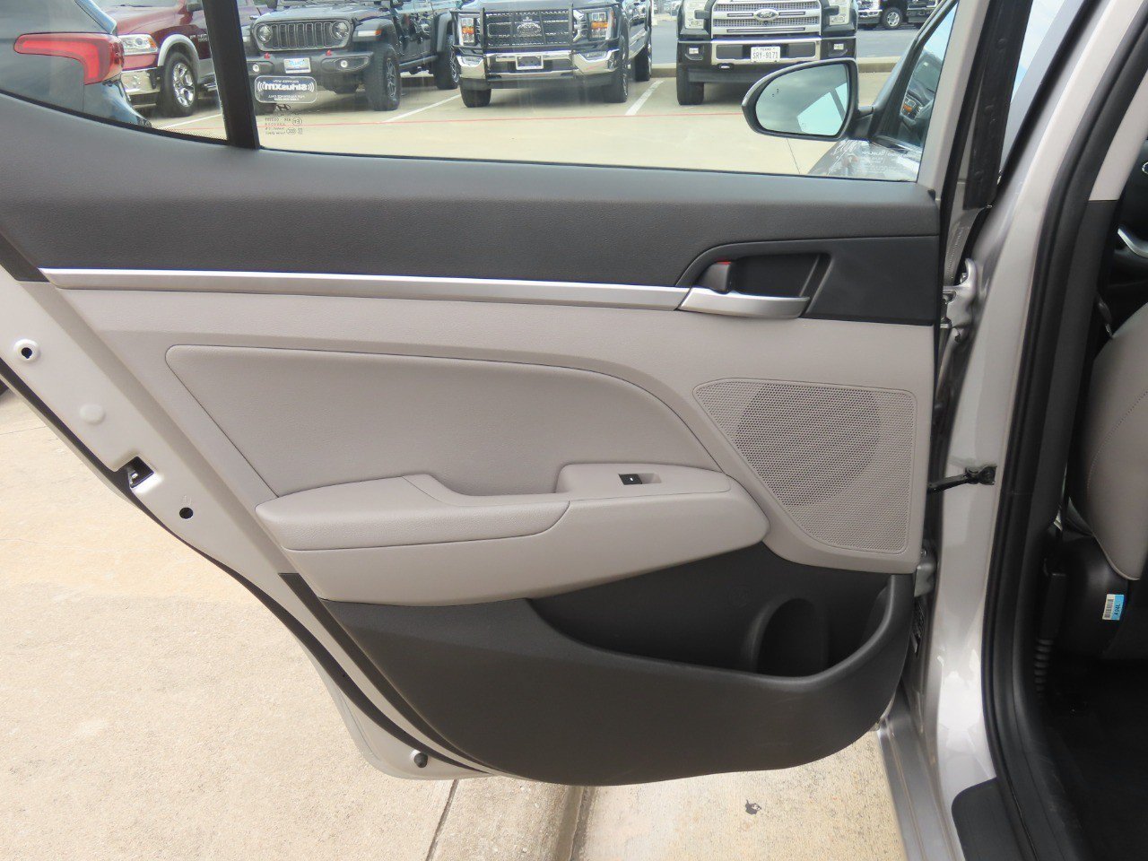 Used 2020 Hyundai Elantra Limited w/ Ultimate Package 03 FWD image 17