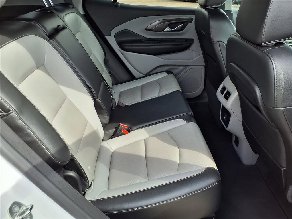 Used 2023 GMC Terrain SLT image 28