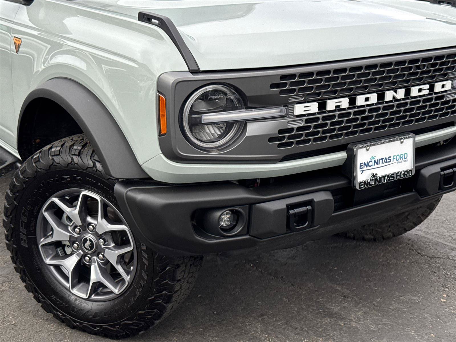 Certified 2023 Ford Bronco Badlands AWD/4WD image 3