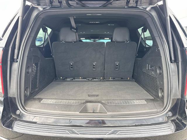 Used 2022 Chevrolet Suburban Z71 w/ Luxury Package AWD/4WD image 13