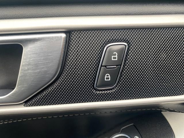 Certified 2022 Ford Explorer XLT w/ Equipment Group 202A image 18