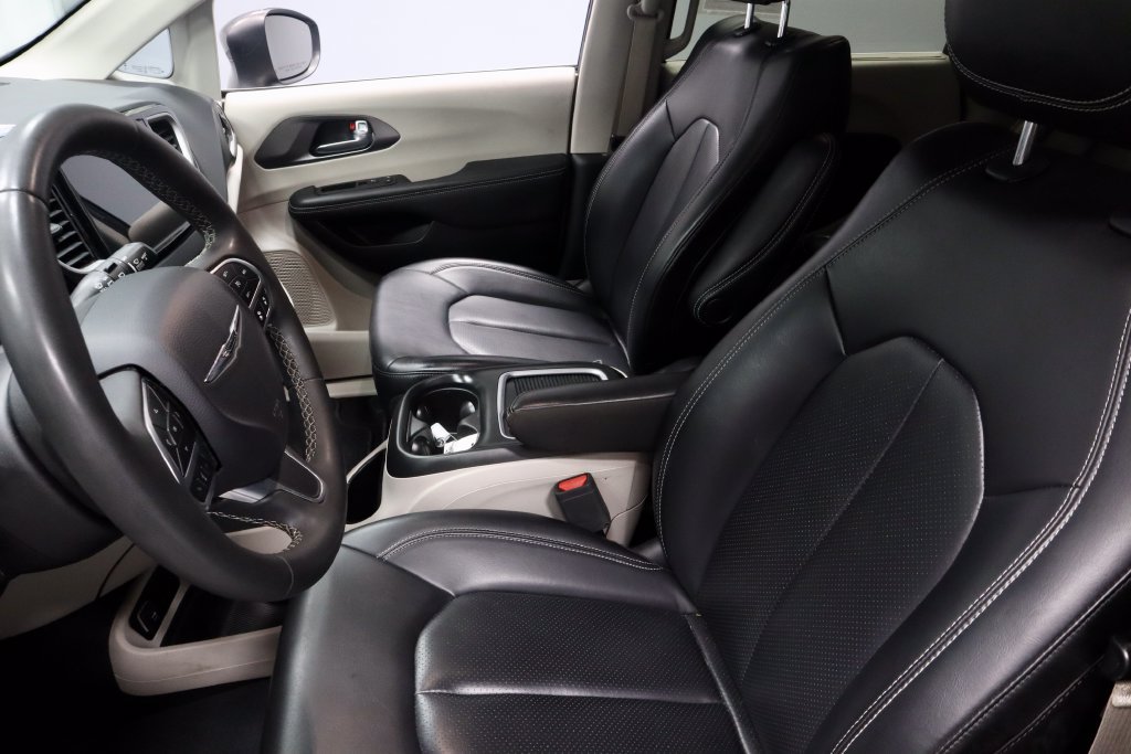Used 2023 Chrysler Pacifica Touring-L FWD image 25