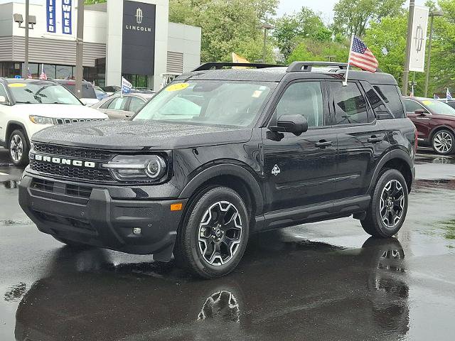Certified 2025 Ford Bronco Sport Outer Banks w/ Outer Banks Tech Package+ AWD/4WD image 3