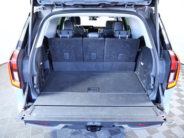 Certified 2025 Ford Expedition Platinum AWD/4WD image 7