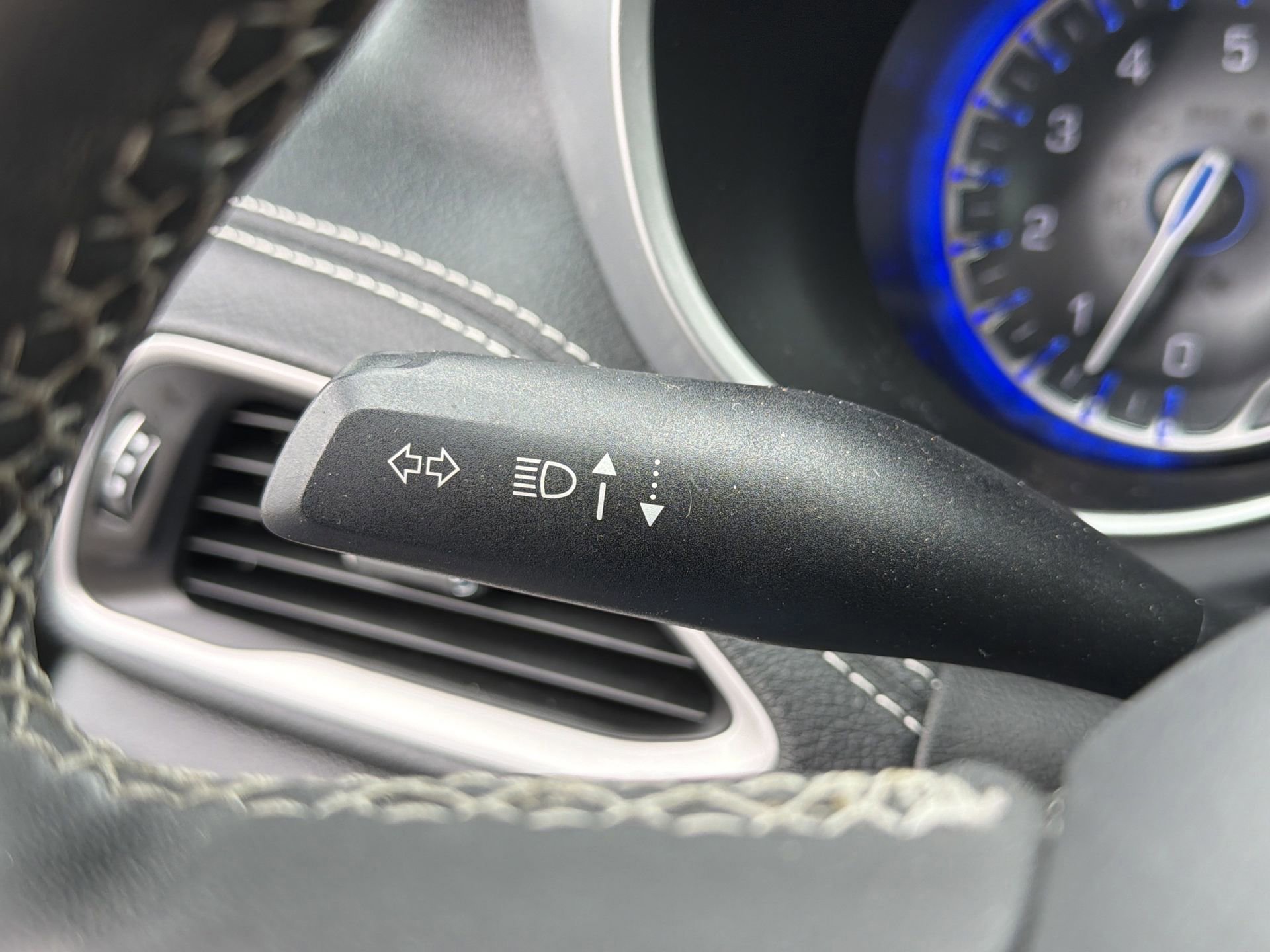 Used 2023 Chrysler Pacifica Touring image 22