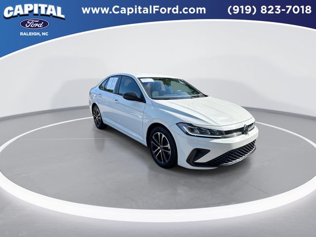 Used 2025 Volkswagen Jetta Sport FWD image 2