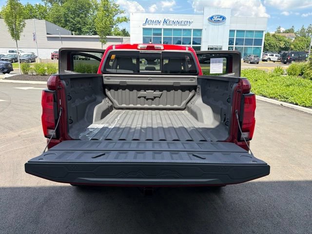 Used 2025 Chevrolet Colorado ZR2 w/ Technology Package AWD/4WD image 18