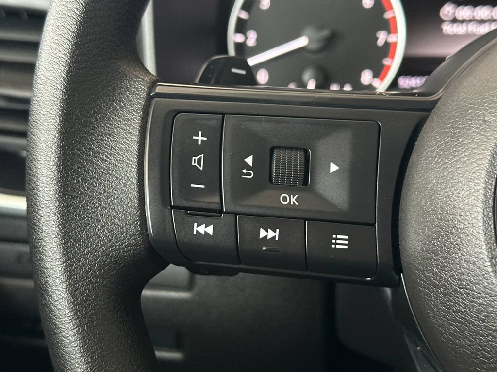 Used 2024 Nissan Rogue S FWD image 23