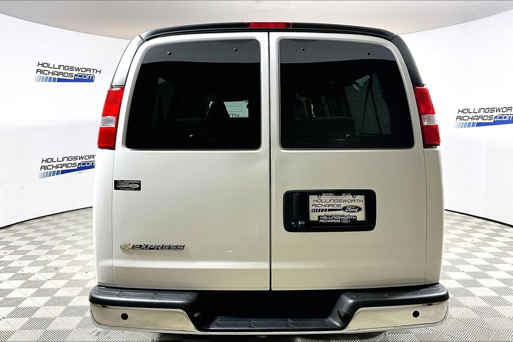 Used 2023 Chevrolet Express 3500 LT w/ LT Preferred Equipment Group RWD image 4