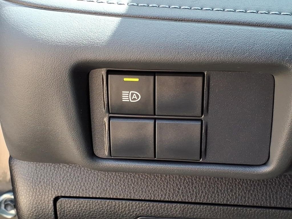 Used 2022 Toyota Highlander L AWD/4WD image 19