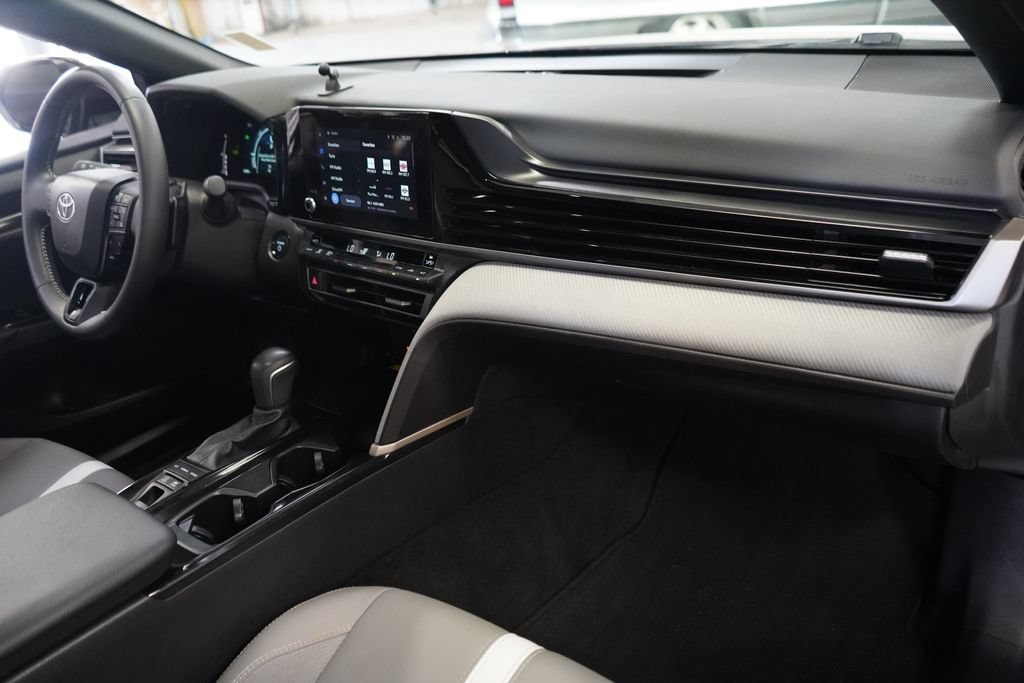 Used 2025 Toyota Camry SE w/ Convenience Package FWD image 21