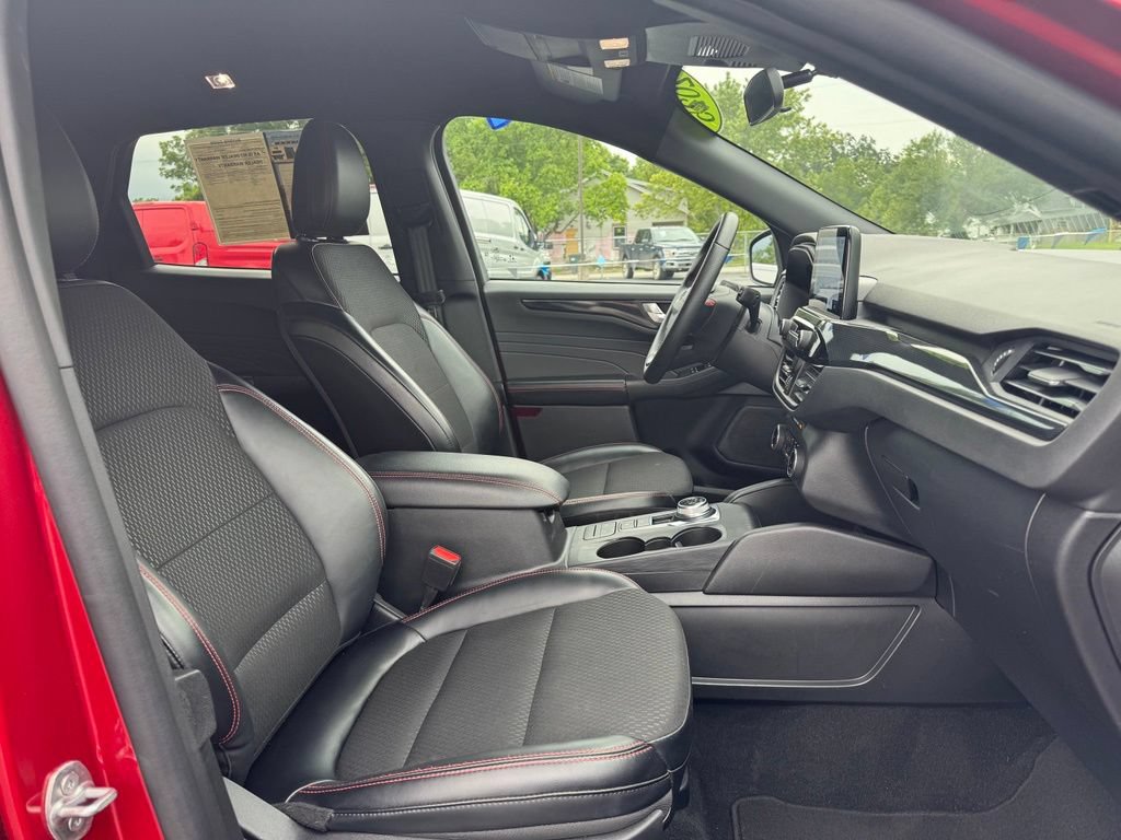 Certified 2025 Ford Escape ST-Line FWD image 17