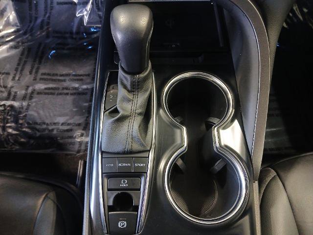 Used 2020 Toyota Camry XLE image 16