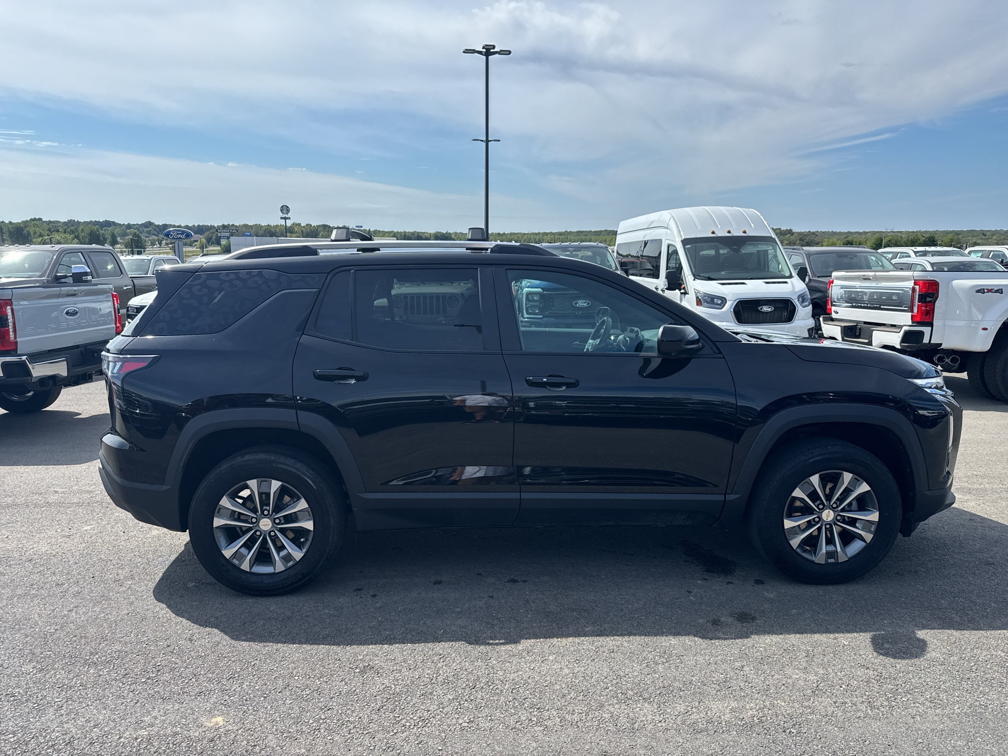 Used 2025 Chevrolet Equinox LT w/ Convenience Package II FWD image 4