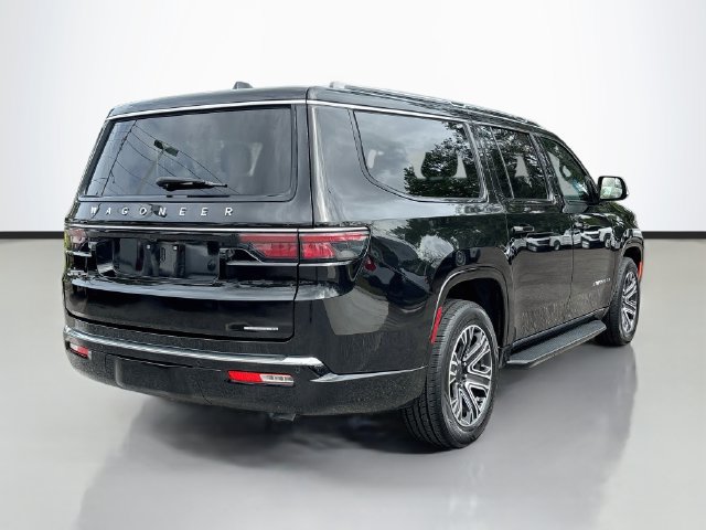 Used 2024 Jeep Wagoneer L Series II w/ Flexible Seating Group AWD/4WD image 5