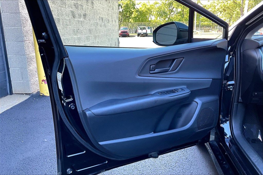 Used 2025 Toyota Prius LE FWD image 21