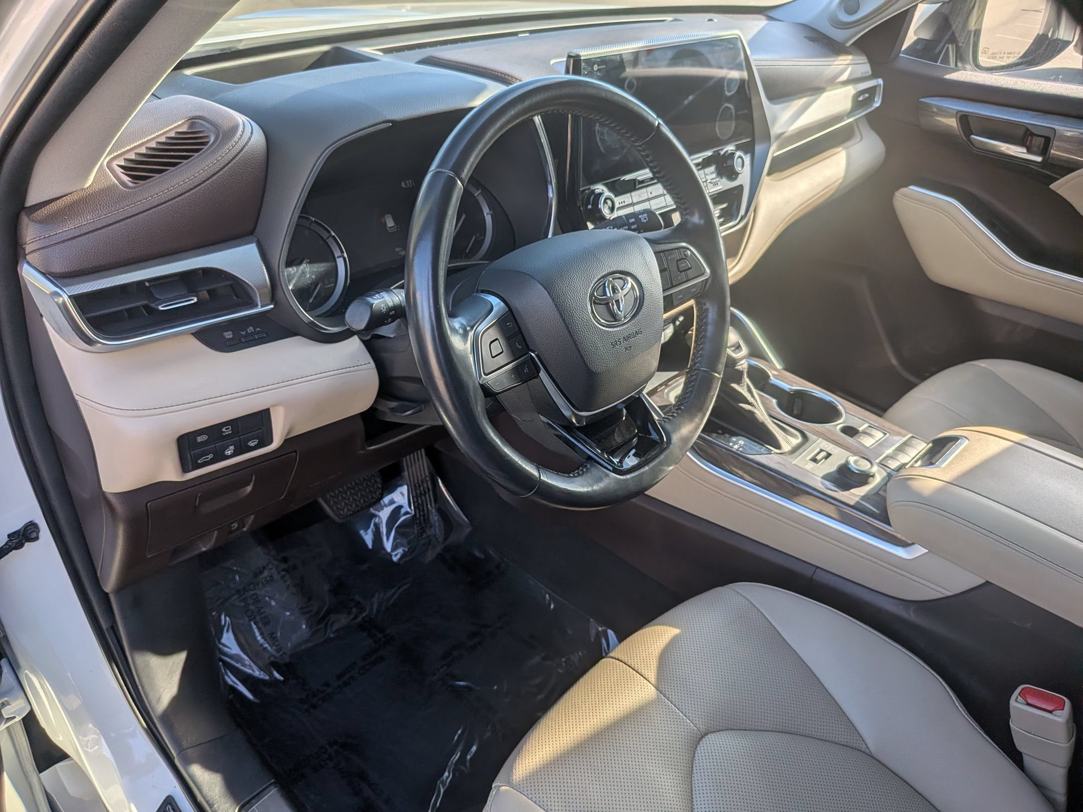 Used 2021 Toyota Highlander Platinum AWD/4WD image 17