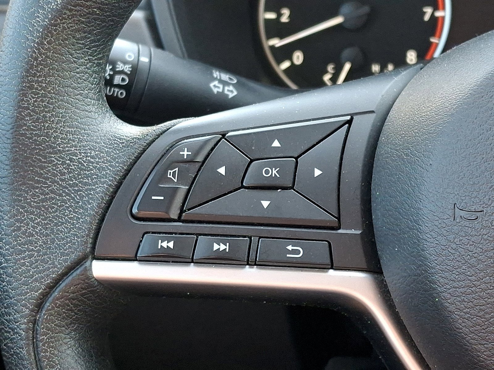 Used 2024 Nissan Altima 2.5 SV FWD image 19