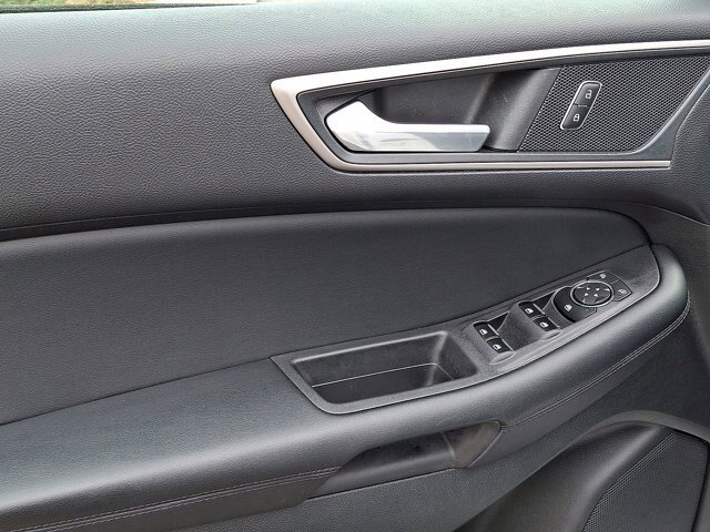 Certified 2022 Ford Edge SEL w/ Convenience Package AWD/4WD image 2