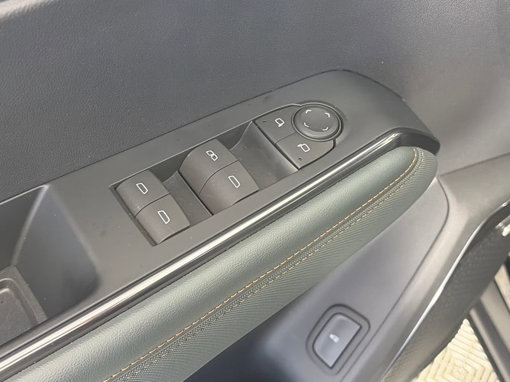 Used 2025 GMC Acadia AT4 image 24