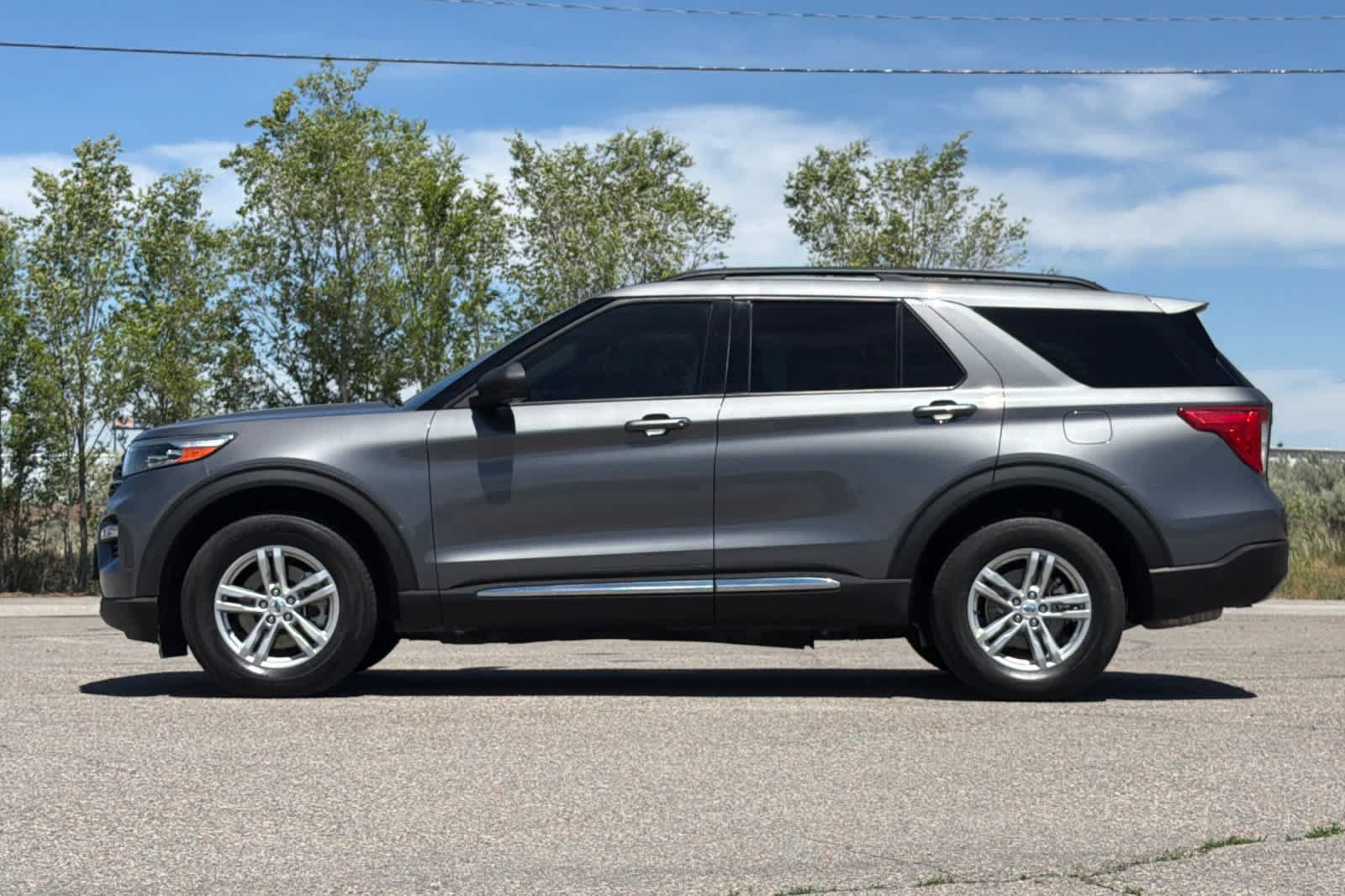 Certified 2023 Ford Explorer XLT w/ Equipment Group 202A AWD/4WD image 5