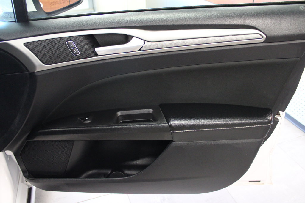 Certified 2020 Ford Fusion SE FWD image 28