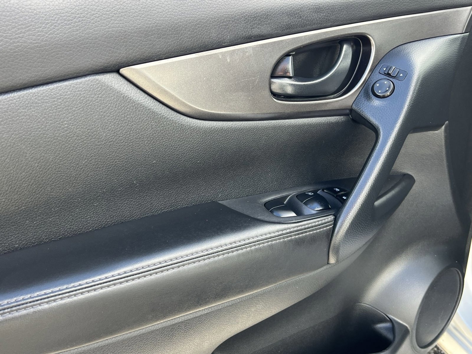 Used 2021 Nissan Rogue Sport S image 15