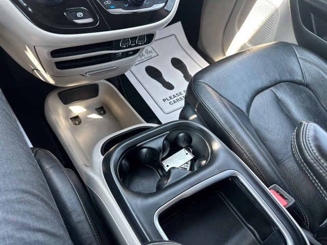 Used 2022 Chrysler Pacifica Touring-L FWD image 37