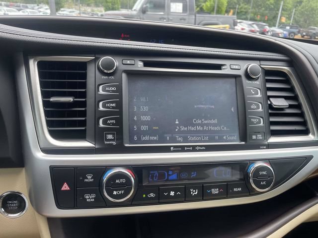 Used 2017 Toyota Highlander Limited Platinum AWD/4WD image 26