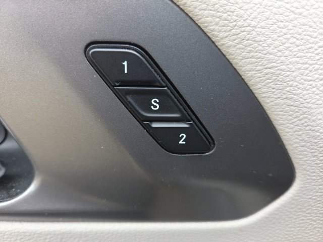 Used 2023 Chrysler Pacifica Touring-L FWD image 29