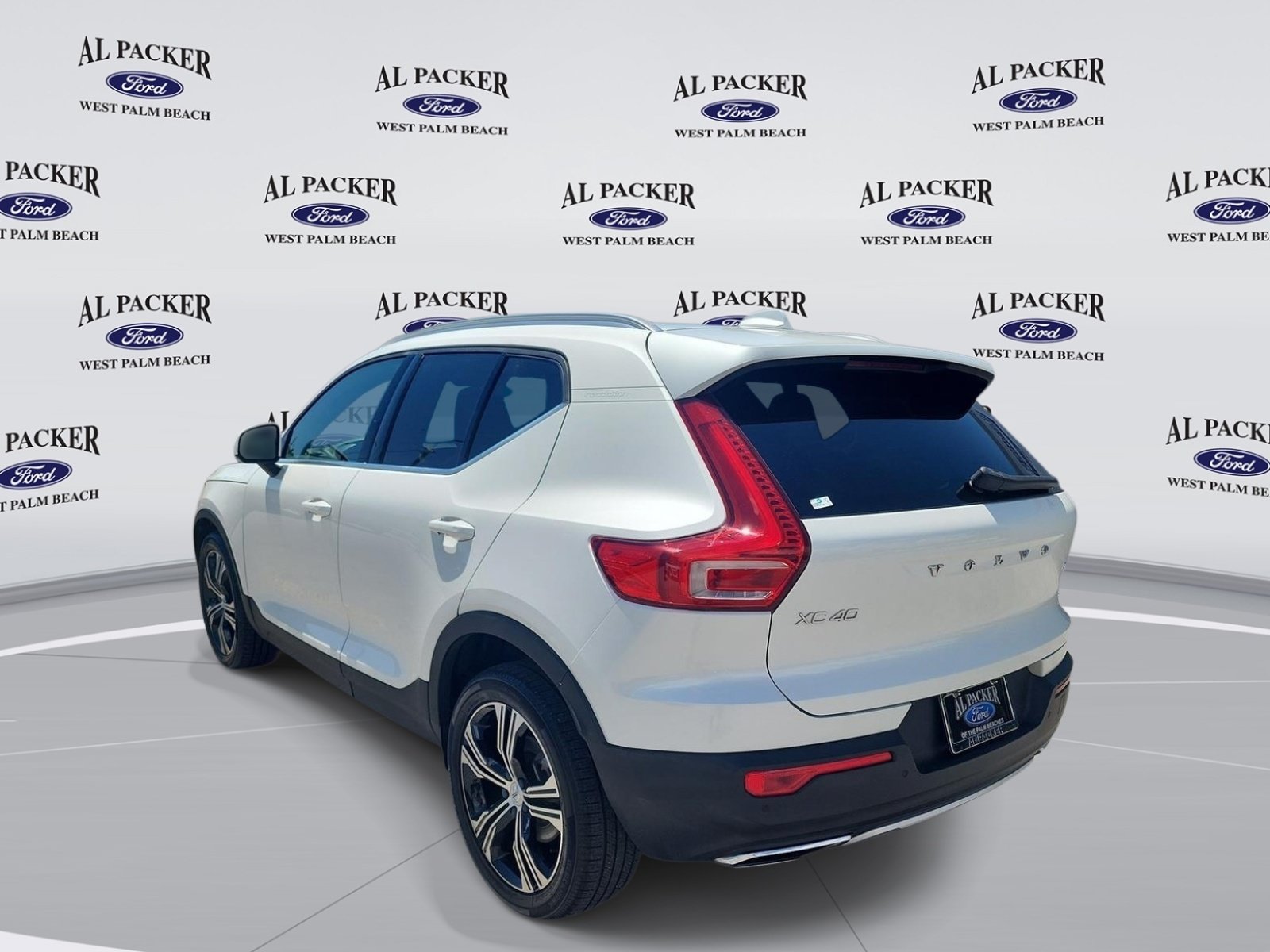 Used 2020 Volvo XC40 T4 Inscription w/ Protection Package Premier FWD image 3
