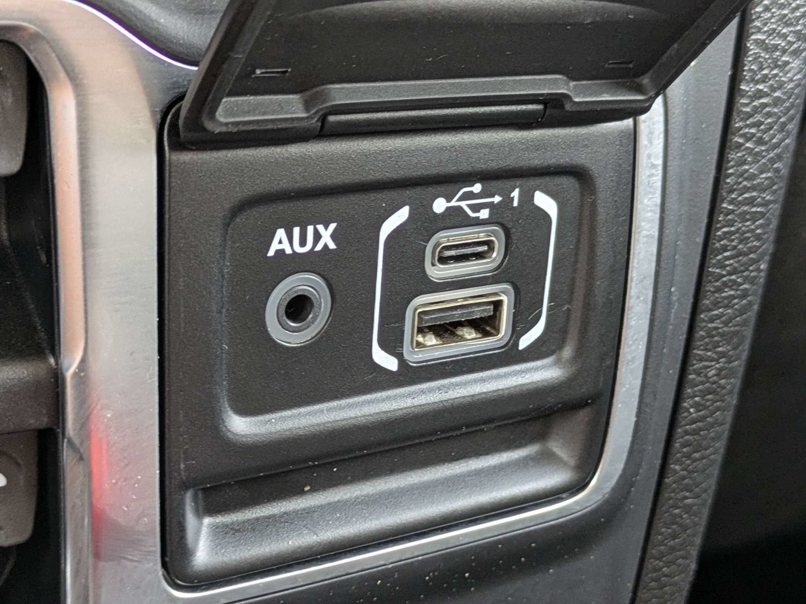 Used 2018 Jeep Wrangler Unlimited Sahara w/ LED Lighting Group AWD/4WD image 14