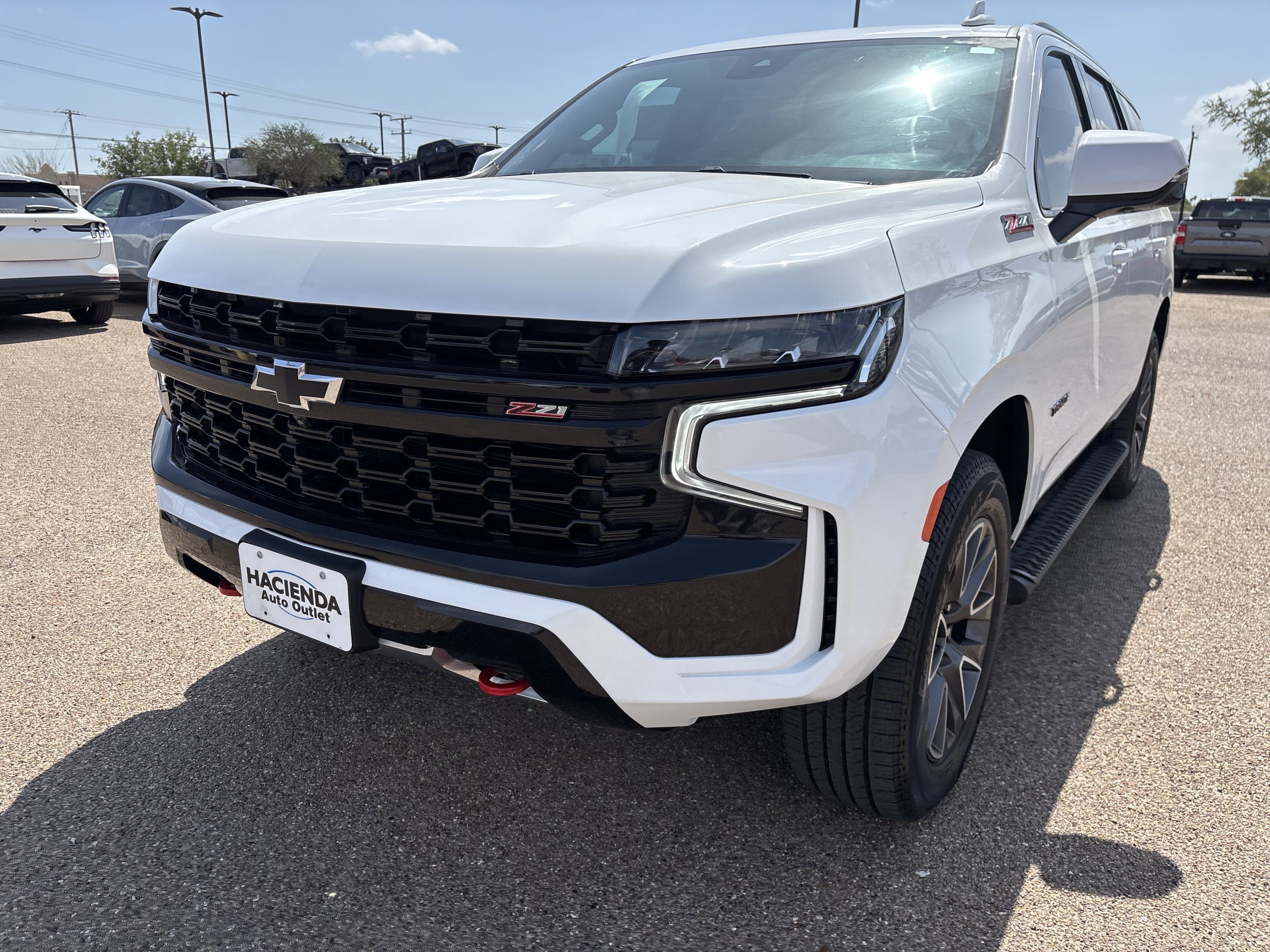 Used 2024 Chevrolet Tahoe Z71 w/ Luxury Package image 2