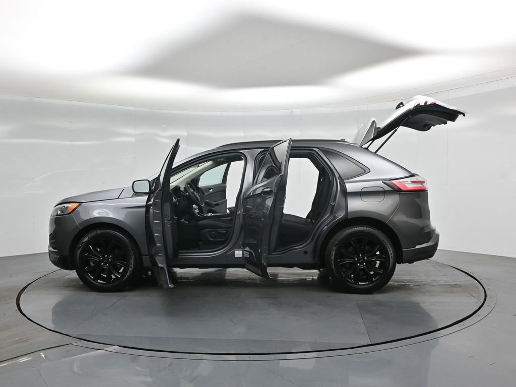 Certified 2022 Ford Edge SE w/ Black Appearance Package image 58