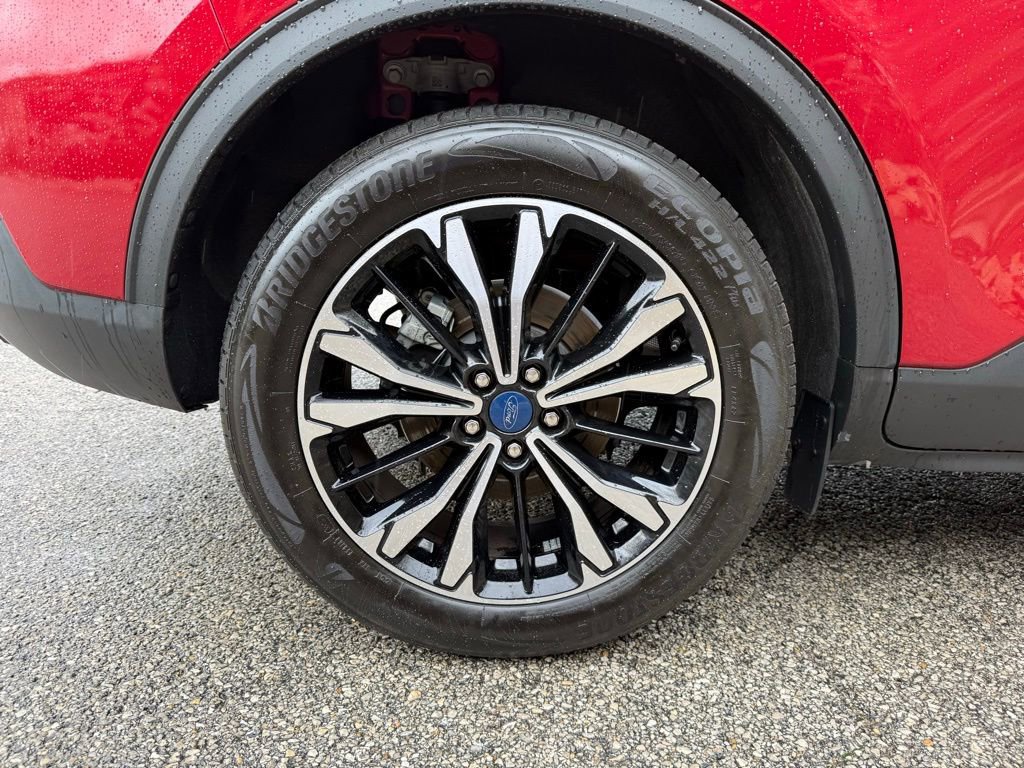 Certified 2021 Ford Escape SE w/ SE Sport Appearance Package image 23