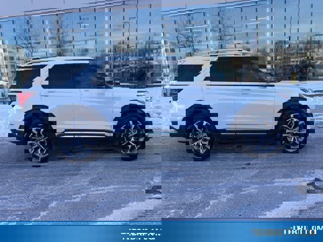 Certified 2025 Ford Explorer Platinum w/ Ultimate Package image 9